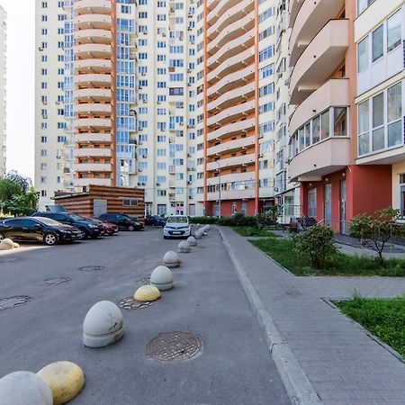 Large 2 Room Apartment With A Beautiful View 2 Min Metro Chernigivska Київ Екстер'єр фото