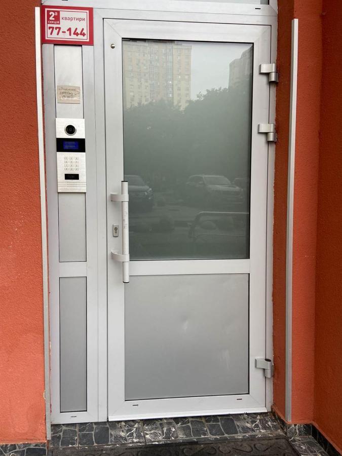 Large 2 Room Apartment With A Beautiful View 2 Min Metro Chernigivska Київ Екстер'єр фото