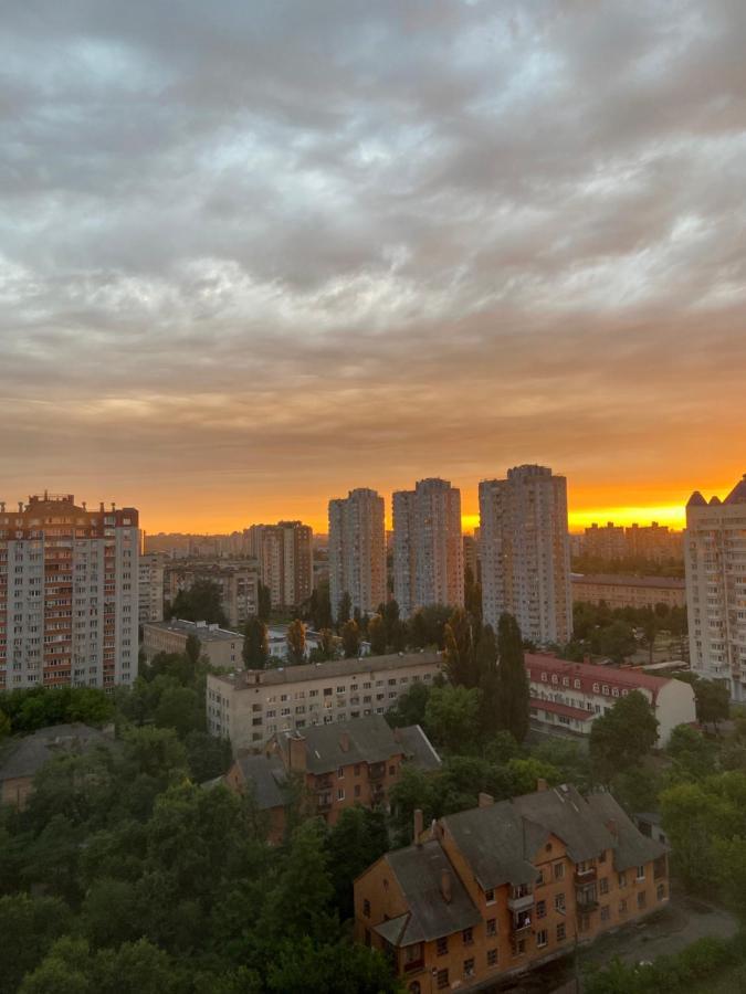 Large 2 Room Apartment With A Beautiful View 2 Min Metro Chernigivska Київ Екстер'єр фото