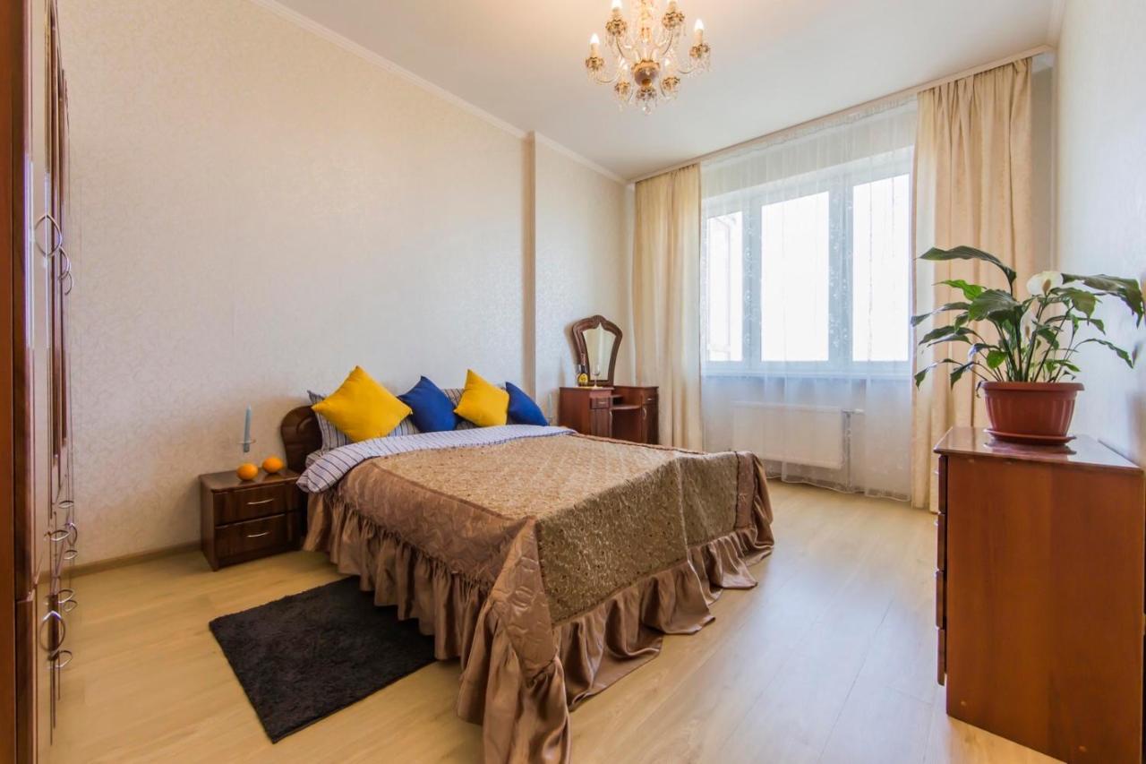 Large 2 Room Apartment With A Beautiful View 2 Min Metro Chernigivska Київ Екстер'єр фото