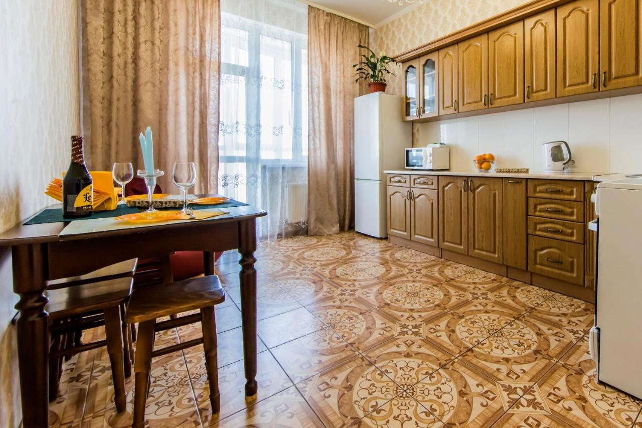 Large 2 Room Apartment With A Beautiful View 2 Min Metro Chernigivska Київ Екстер'єр фото