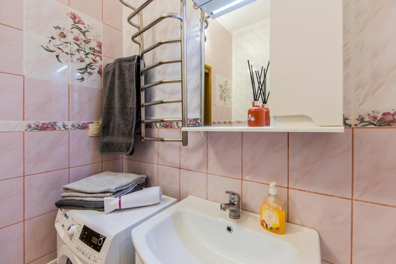 Large 2 Room Apartment With A Beautiful View 2 Min Metro Chernigivska Київ Екстер'єр фото