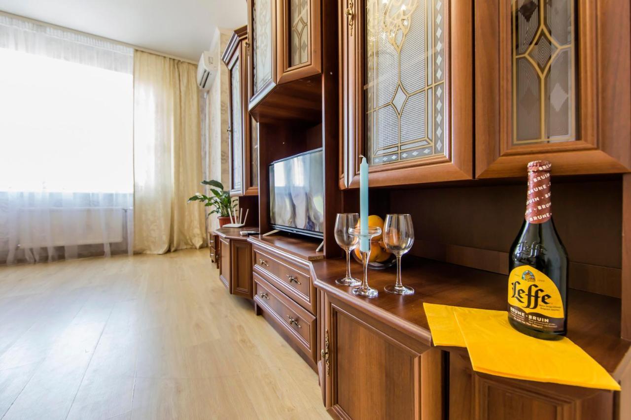 Large 2 Room Apartment With A Beautiful View 2 Min Metro Chernigivska Київ Екстер'єр фото